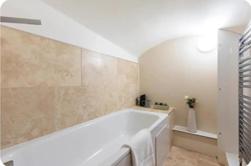 Stunning 2Bed 2Bath Apt In Earls Court Sleeps Six Londres Exterior foto